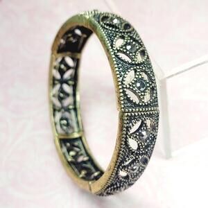 Avon Infinite Stars Stretch Bracelet in Antique Bronze